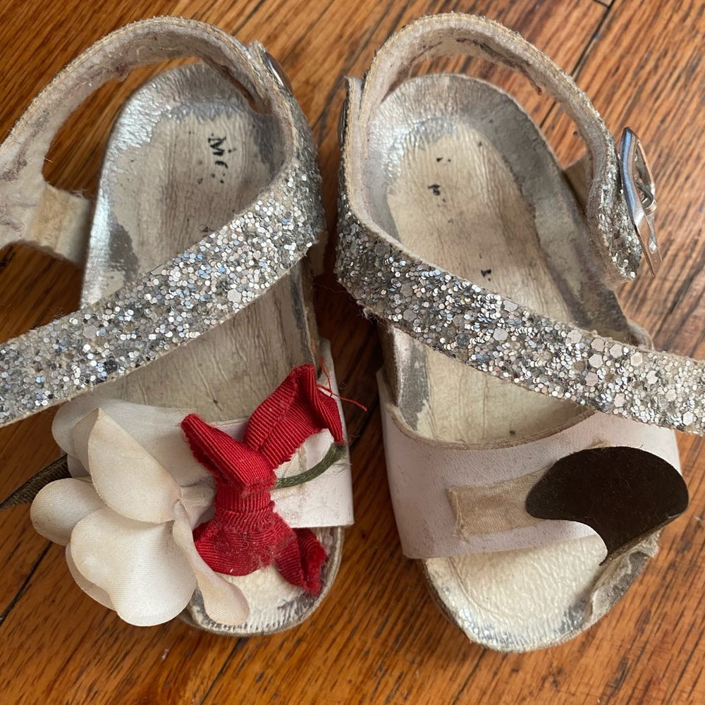 Monnalisa girls silver sandals size 22.